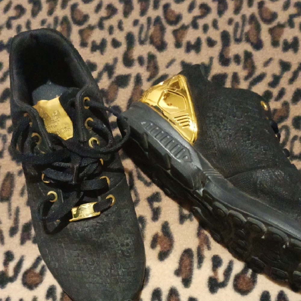 Adidas Torsion Black and Gold Sneakers